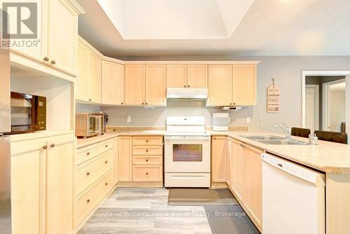 6512 Ellis Road, Puslinch, ON - Indoor Photo Showing Kitchen With Double Sink