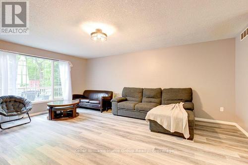 6512 Ellis Road, Puslinch, ON - Indoor Photo Showing Living Room