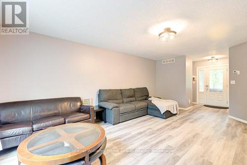 6512 Ellis Road, Puslinch, ON - Indoor Photo Showing Living Room