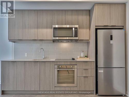 310 - 38 Forest Manor Road, Toronto, ON - Indoor Photo Showing Kitchen With Upgraded Kitchen