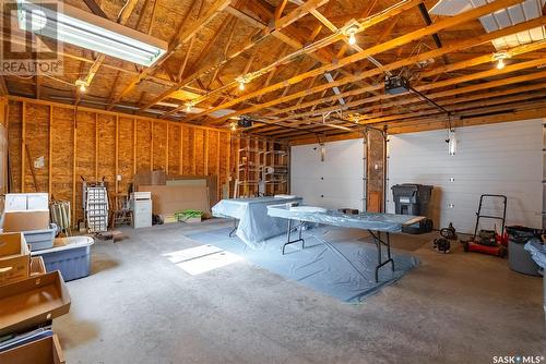 405 Garfield Street, Davidson, SK - Indoor Photo Showing Garage