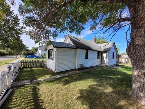 2145 Mcdonald Avenue, Brandon, MB - Outdoor