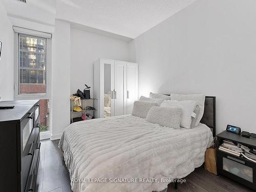 320-115 Blue Jays Way, Toronto, ON - Indoor Photo Showing Bedroom