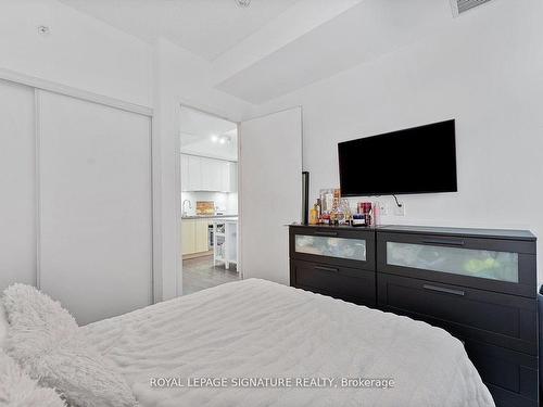 320-115 Blue Jays Way, Toronto, ON - Indoor Photo Showing Bedroom