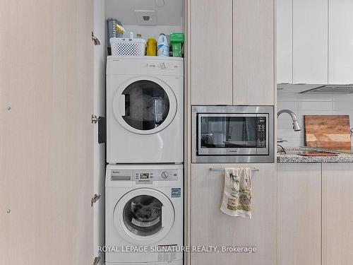 320-115 Blue Jays Way, Toronto, ON - Indoor Photo Showing Laundry Room