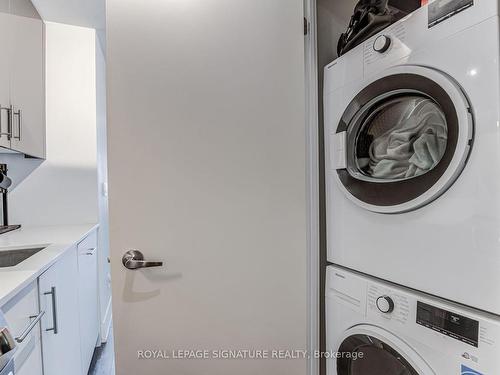 1205-188 Fairview Mall Dr, Toronto, ON - Indoor Photo Showing Laundry Room