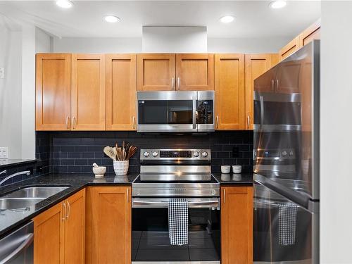 107-631 Brookside Rd, Colwood, BC - Indoor Photo Showing Kitchen With Double Sink