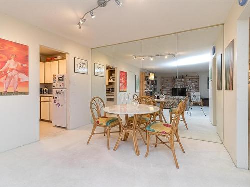 221-964 Heywood Ave, Victoria, BC - Indoor Photo Showing Dining Room