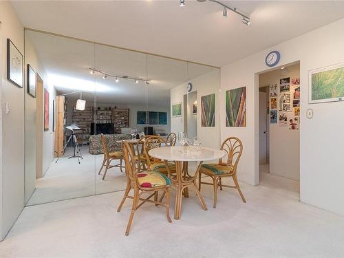 221-964 Heywood Ave, Victoria, BC - Indoor Photo Showing Dining Room