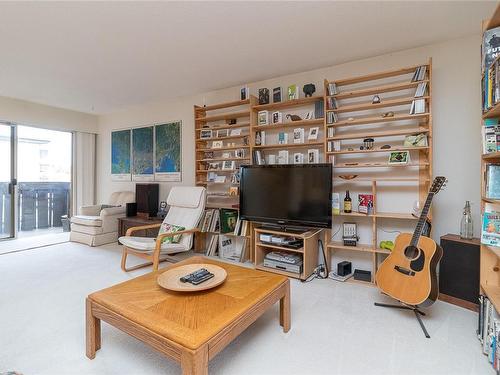 221-964 Heywood Ave, Victoria, BC - Indoor Photo Showing Living Room