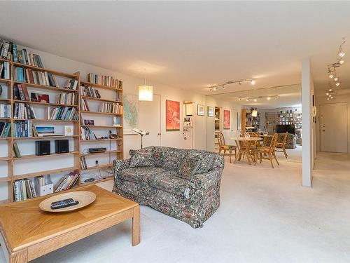 221-964 Heywood Ave, Victoria, BC - Indoor Photo Showing Living Room