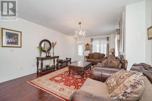 1383 Langley Circle N, Oshawa, ON - Indoor Photo Showing Living Room