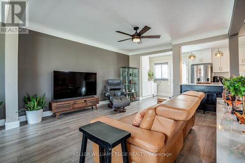 Living Room - 752 Beach Boulevard, Hamilton, ON - Indoor Photo Showing Living Room