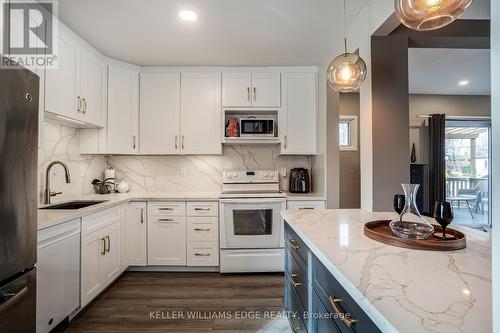 Kitchen - 752 Beach Boulevard, Hamilton, ON - Indoor Photo Showing Kitchen With Upgraded Kitchen