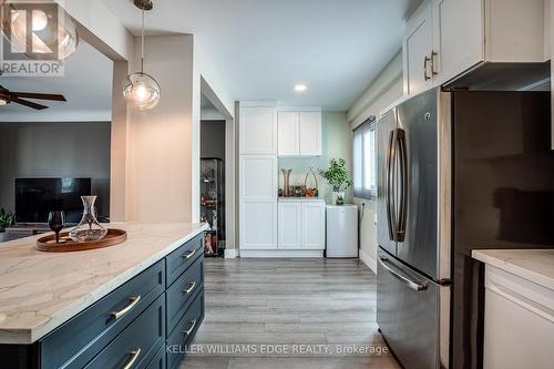 752 Beach Boulevard, Hamilton, ON - Indoor Photo Showing Kitchen