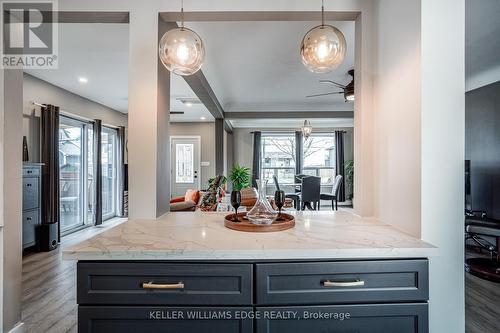 Kitchen - Breakfast bar - 752 Beach Boulevard, Hamilton, ON - Indoor Photo Showing Kitchen With Upgraded Kitchen