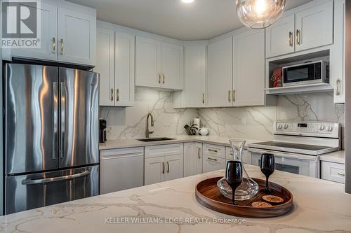 752 Beach Boulevard, Hamilton, ON - Indoor Photo Showing Kitchen