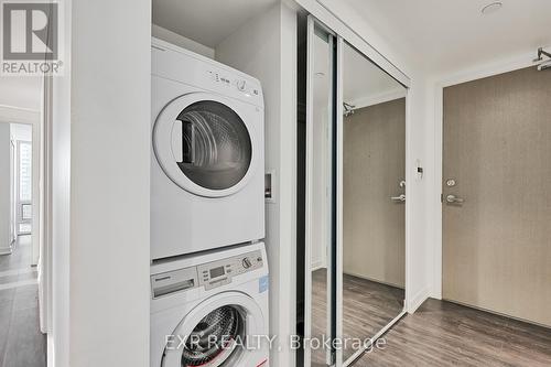 1904 - 100 Harbour Street, Toronto, ON - Indoor Photo Showing Laundry Room