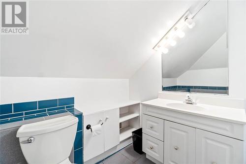 304 Durand Street, Sarnia, ON - Indoor Photo Showing Bathroom