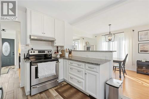 1144 Cathcart Boulevard, Sarnia, ON - Indoor Photo Showing Kitchen With Upgraded Kitchen