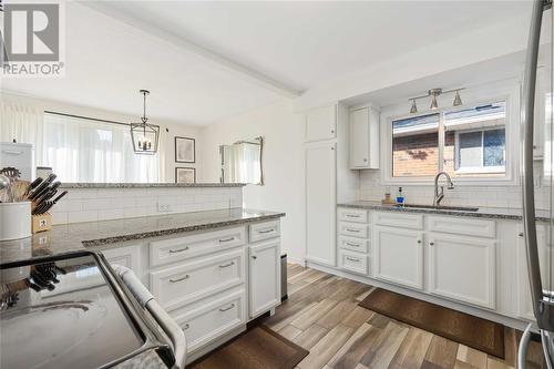 1144 Cathcart Boulevard, Sarnia, ON - Indoor Photo Showing Kitchen With Upgraded Kitchen