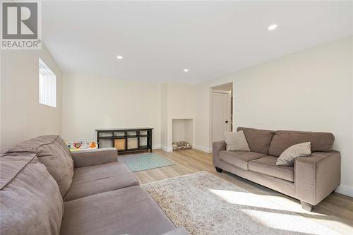 1144 Cathcart Boulevard, Sarnia, ON - Indoor Photo Showing Living Room