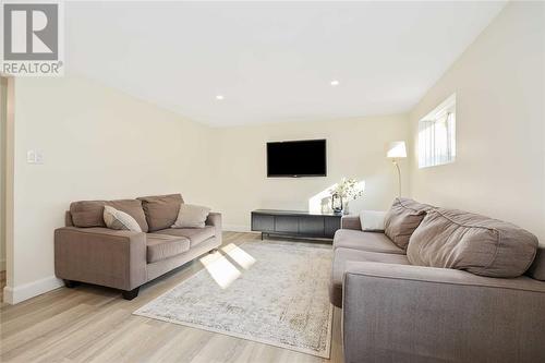 1144 Cathcart Boulevard, Sarnia, ON - Indoor Photo Showing Living Room