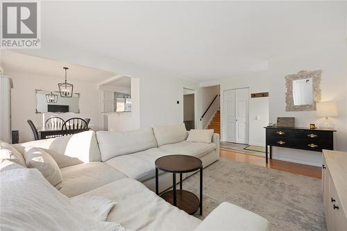 1144 Cathcart Boulevard, Sarnia, ON - Indoor Photo Showing Living Room