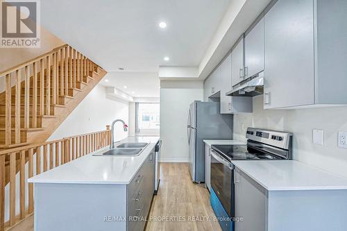 784 Eddystone Path, Oshawa, ON - Indoor Photo Showing Kitchen With Double Sink With Upgraded Kitchen