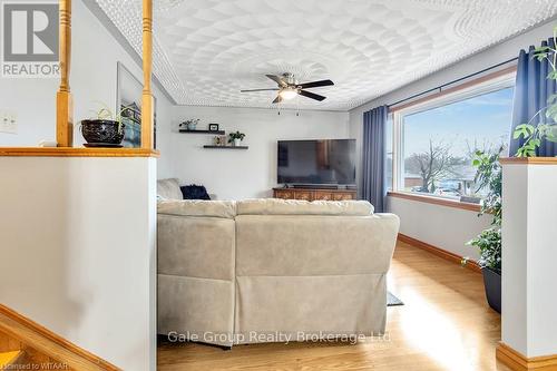 301 South Drive, Norfolk (Simcoe), ON - Indoor Photo Showing Living Room