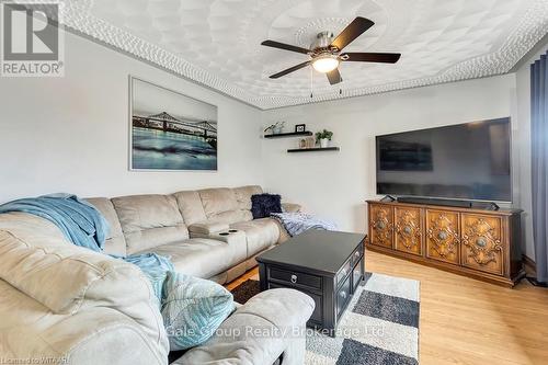 301 South Drive, Norfolk (Simcoe), ON - Indoor Photo Showing Living Room