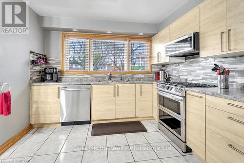 301 South Drive, Norfolk (Simcoe), ON - Indoor Photo Showing Kitchen With Upgraded Kitchen