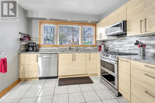 301 South Drive, Simcoe, ON - Indoor Photo Showing Kitchen With Upgraded Kitchen