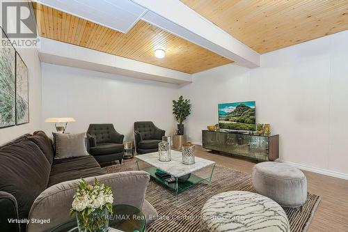 70 Gail Street, Cambridge, ON - Indoor Photo Showing Living Room