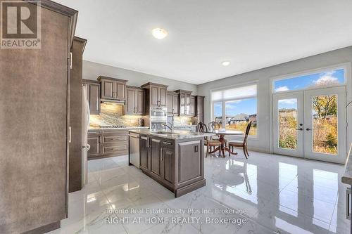 27 Deerfield Lane, Hamilton, ON - Indoor Photo Showing Kitchen