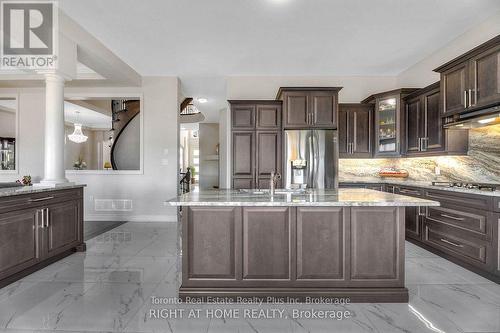 27 Deerfield Lane, Hamilton, ON - Indoor Photo Showing Kitchen With Double Sink With Upgraded Kitchen