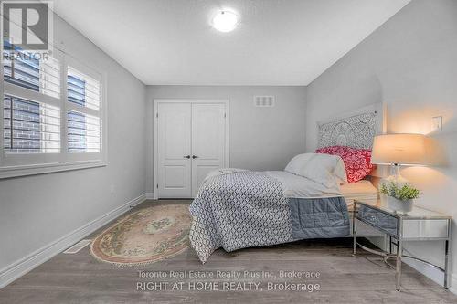 27 Deerfield Lane, Hamilton, ON - Indoor Photo Showing Bedroom