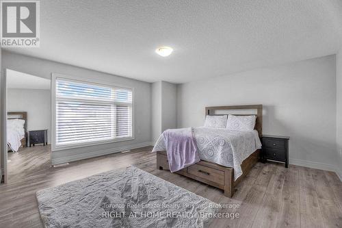 27 Deerfield Lane, Hamilton, ON - Indoor Photo Showing Bedroom