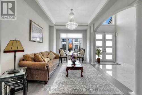 27 Deerfield Lane, Hamilton, ON - Indoor Photo Showing Living Room