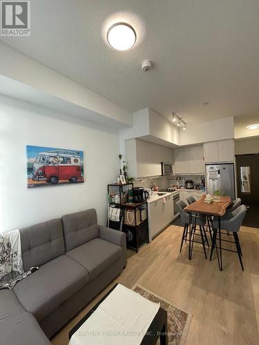 310 - 36 Forest Manor Road, Toronto, ON - Indoor Photo Showing Living Room