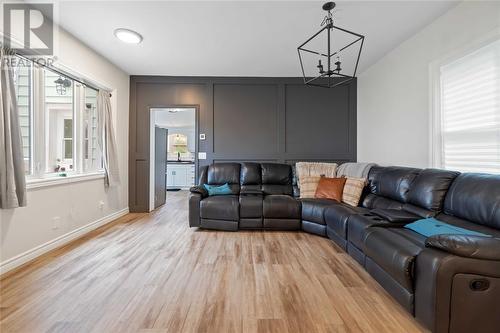 214 Cobden Street, Sarnia, ON - Indoor Photo Showing Living Room