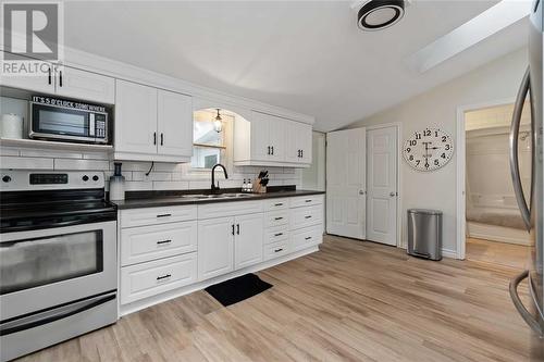 214 Cobden Street, Sarnia, ON - Indoor Photo Showing Kitchen