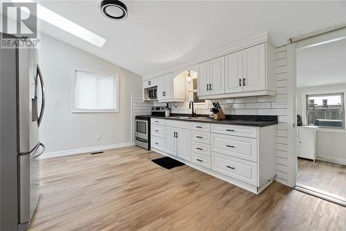 214 Cobden Street, Sarnia, ON - Indoor Photo Showing Kitchen