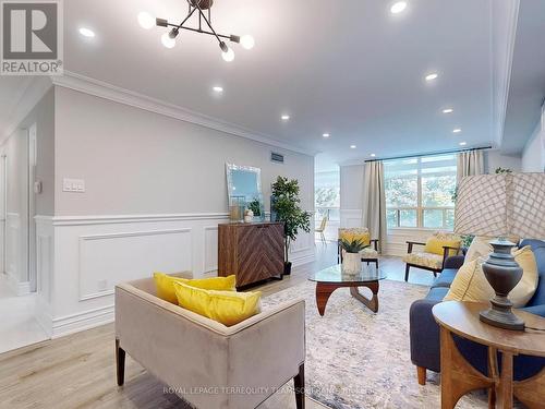 312 - 7 Townsgate Drive, Vaughan, ON - Indoor Photo Showing Living Room