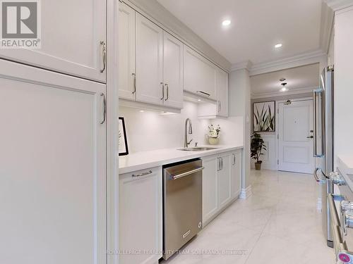 312 - 7 Townsgate Drive, Vaughan, ON - Indoor Photo Showing Kitchen