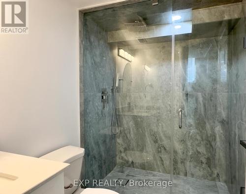 21 Coldwell Bay Circle, Vaughan, ON - Indoor Photo Showing Bathroom