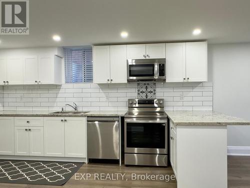 21 Coldwell Bay Circle, Vaughan, ON - Indoor Photo Showing Kitchen