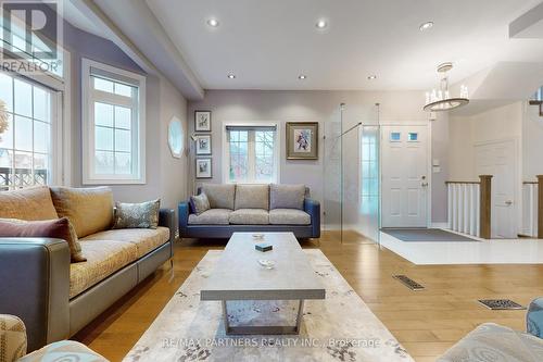 25 Crispin Court, Markham, ON - Indoor Photo Showing Living Room