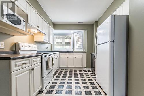 51 - 245 Bishop Street, Cambridge, ON - Indoor Photo Showing Kitchen