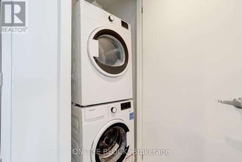 3204 - 20 Richardson Street, Toronto, ON - Indoor Photo Showing Laundry Room